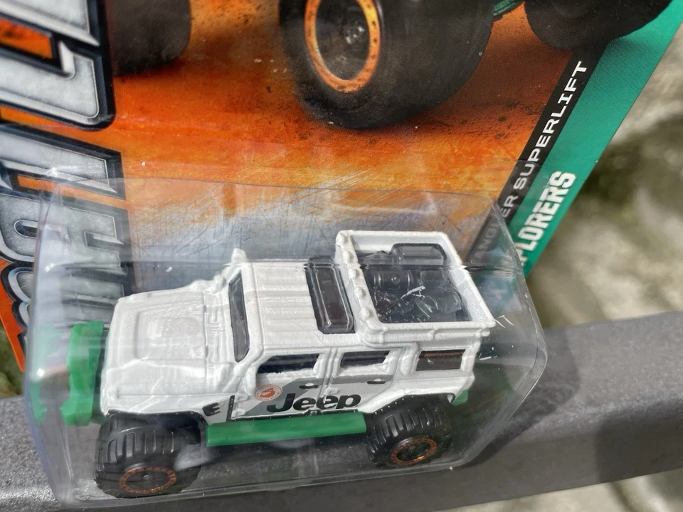 1:64 MATCHBOX JEEP WRANGLER SUPERLIFT MBX EXPLORERS - Immagine 3 di 4