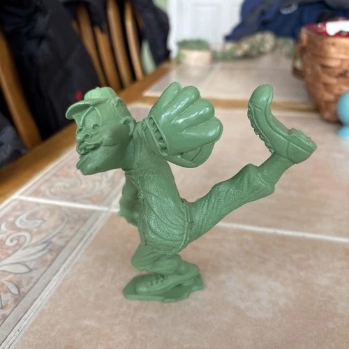 Vintage 1963 Louis Marx & Co. Bull Pen Nutty Mad Baseball Figure Bull Pen Nutty