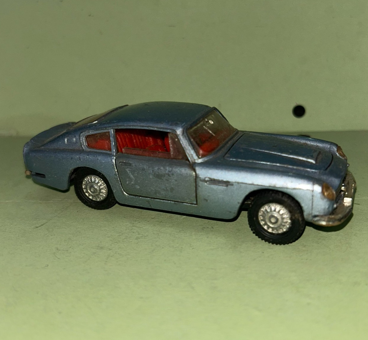 Dinky 153, Aston Martin DB6 - Free Price Guide & Review