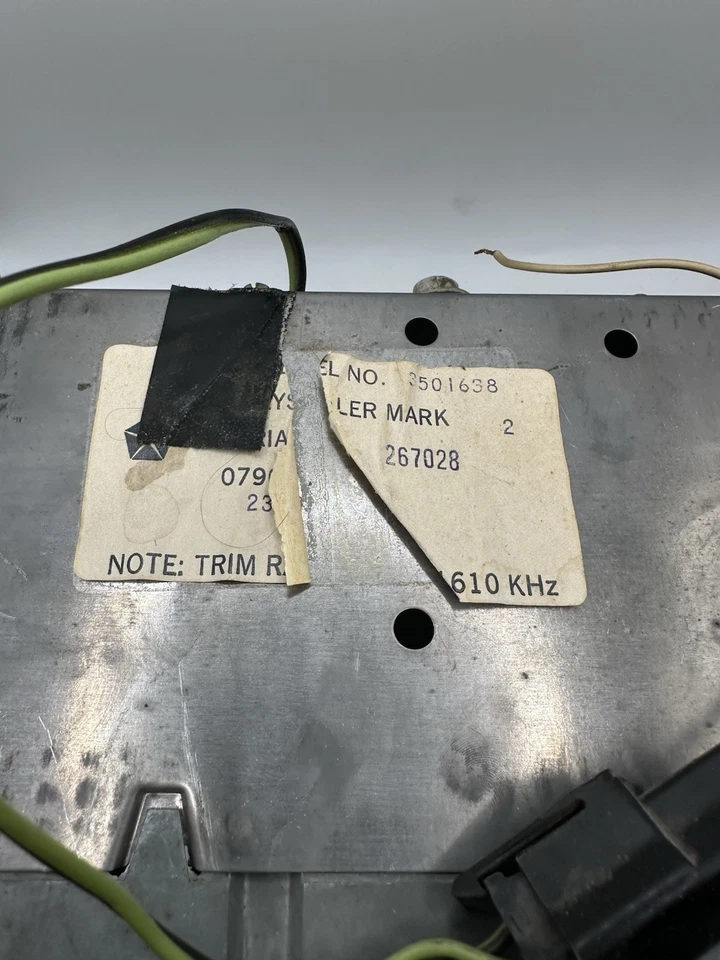 Radio de coche vintage Mopar Chrysler Dodge Plymouth AM - modelo 3501638 Foto 3 de 4