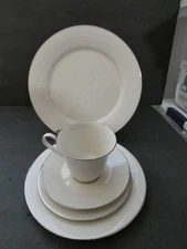 NORITAKE AFFECTION 10 PIECE 2 PLACE SETTINGS 7192