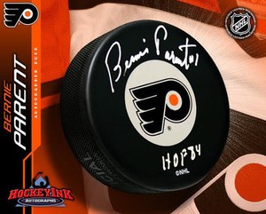 BERNIE-PARENT-Signed-Philadelphia-Flyers-Puck-w-Hall-of-Fame-Inscription