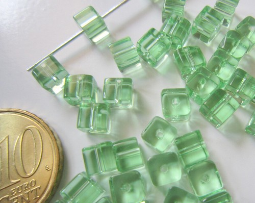 Perlas cubo cristal 4 - 4,5 mm verde claro X 25 UNIDADES transparente ref-1 - Imagen 2 de 2