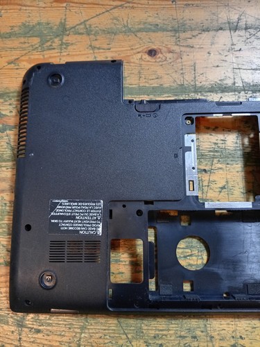 Genuine Toshiba Satellite PRO C50-A-15H Lower Bass Plastics - Picture 3 of 7