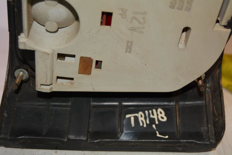 87-89 CHEVROLET GEO SPECTRUM LUZ TRASERA LADO PASAJERO DERECHO OEM, 166-58273A Foto 3 de 4