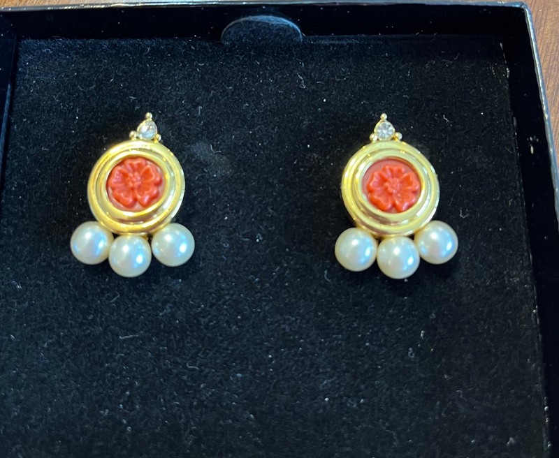 Vintage Joan Rivers Clip on Earrings, pearl earrings, clip on earrings