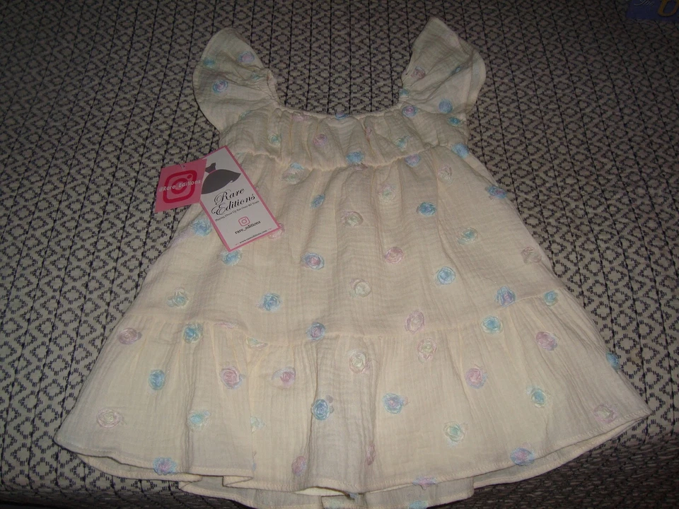 Vestido 'Chasing Clouds' amarillo con flores elevadas 4T para niñas raro nuevo con etiquetas Foto 2 de 4