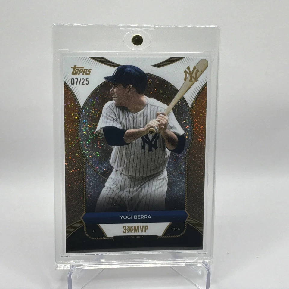 Lámina naranja Stardust 2025 Yogi Berra Topps "3x MVP" 25/07 1954 #23 Foto 3 de 3