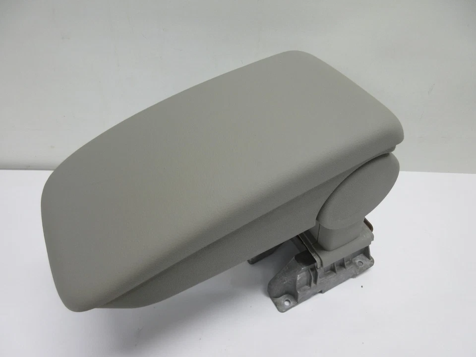 05-2010 Chevy Cobalt G5 consola central reposabrazos con pernos y portavasos trasero gris Foto 2 de 4