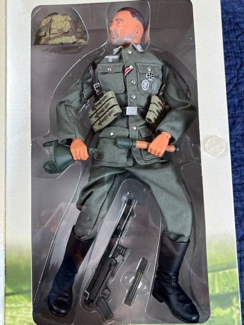 ドラゴン 1/6 WWII EASTERN FRONT 1944 軍馬&兵士 s-l1200.jpg