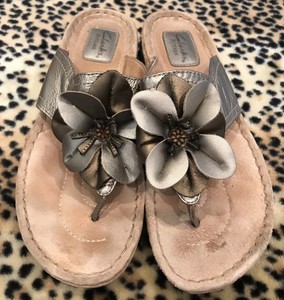 clarks flip flops flower