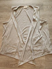 avenue casual Light Gray lightweight vest top size 18/20 womens