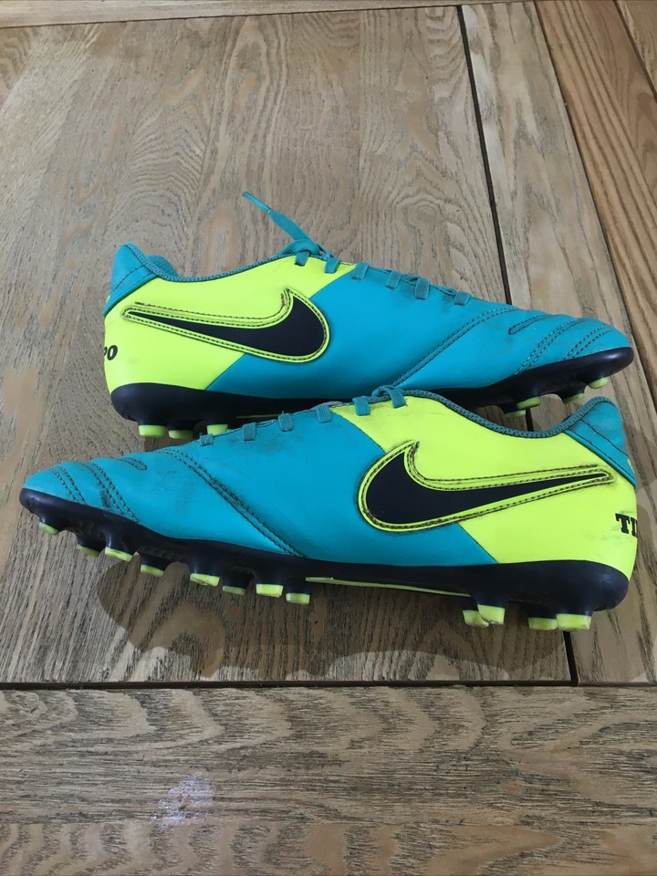 nike tiempo moulded studs
