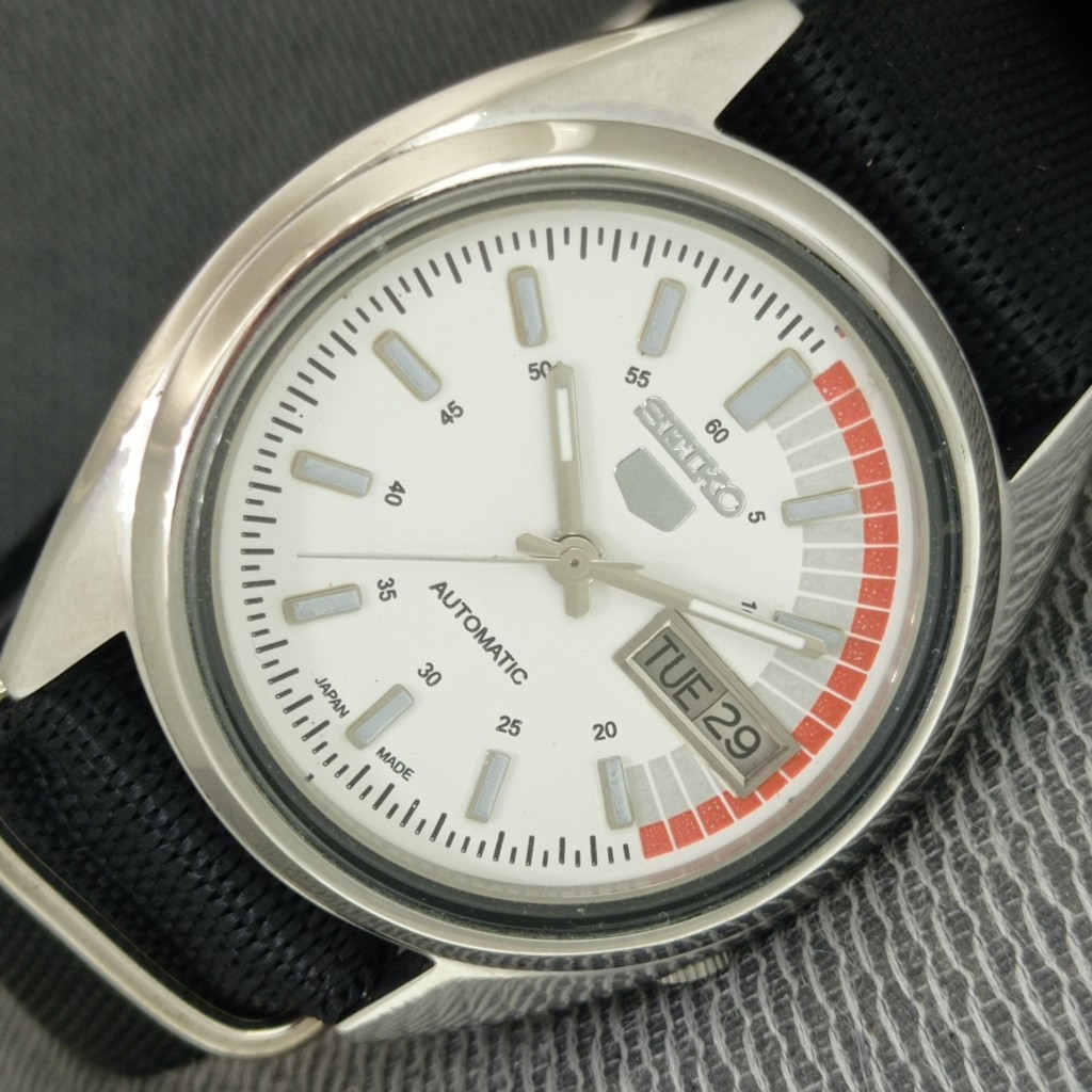 WATCH a2418-U WHITE AUTOMATIC MENS SEIKO 5 JAPAN VINTAGE COLOR 7009A DIAL - vintagewatches.pk