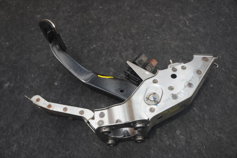 Brake Pedal Bracket Assembly 46501JF10A OEM Nissan GT-R 2010 - Image 3 of 4