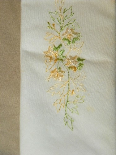 3 Vintage Ladies Handkerchiefs Embroidered - Picture 3 of 5
