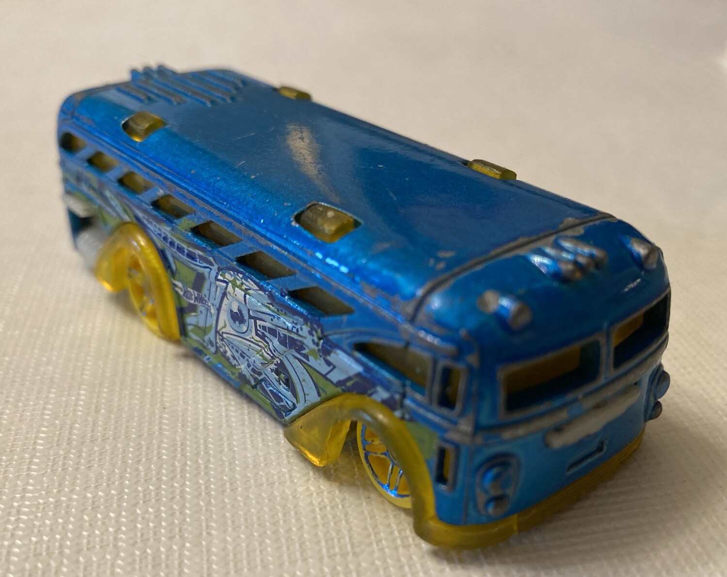 Preowned Collectable Hot Wheels Surfin' School Bus 2000 Surf Shops Blue