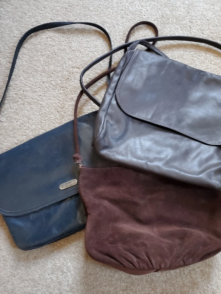 3 bolsas de mão femininas vintage anos 60-70 azul marinho e marrom couro e camurça  - Imagem 2 de 4