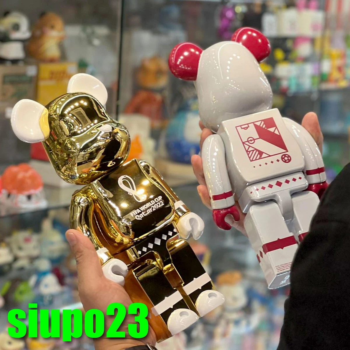 Medicom 400% + 100% Bearbrick ~ FIFA World Cup Qatar 2022 Gold & White Chrome 2