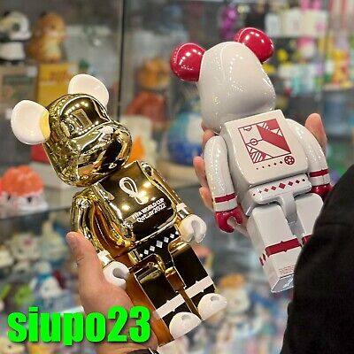 Medicom 400% + 100% Bearbrick ~ FIFA World Cup Qatar 2022 Gold & White  Chrome 2