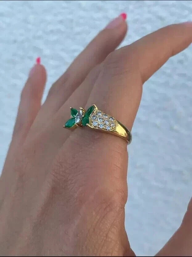 Anillo de boda para mujer de diamantes creados en laboratorio de corte marquesa de 2 quilates enchapado en oro amarillo de 14 quilates Foto 2 de 4