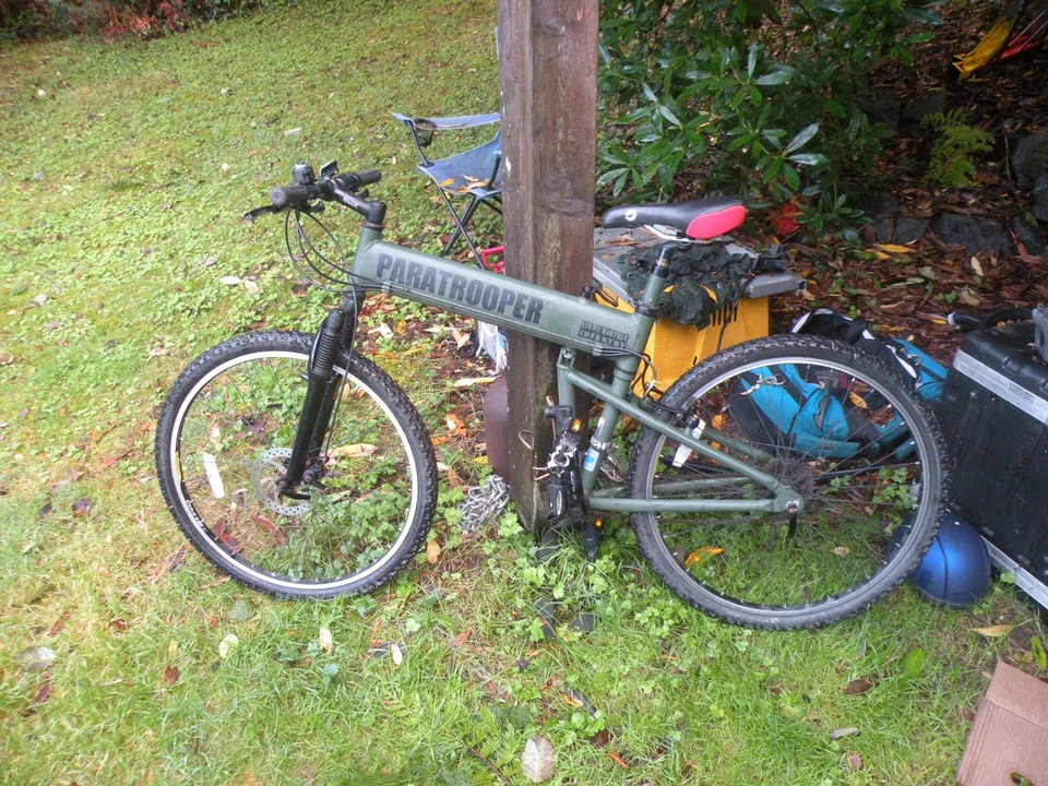 Montague Paratrooper Mountain Folding Bike Light Infantry Cammy Green Shimano - Image 1 of 4