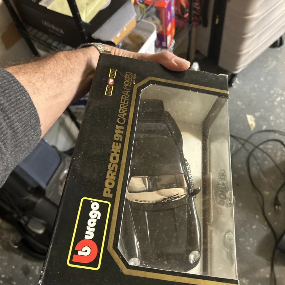 Burago 1:18 Scale Die-cast Metal Car 1993 Porsche Carrera 911 Yellow - Image 3 of 3