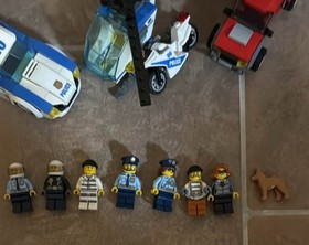 LEGO CITY: Police Station (60141) Read Description 