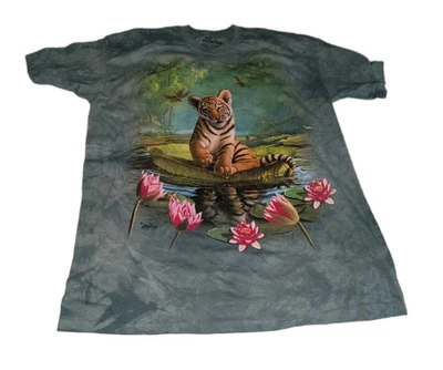 Camiseta para hombre The Mountain verde 2013 "Tiger Cub On Lily Pad" 2XL #6902 - Imagen 1 de 3