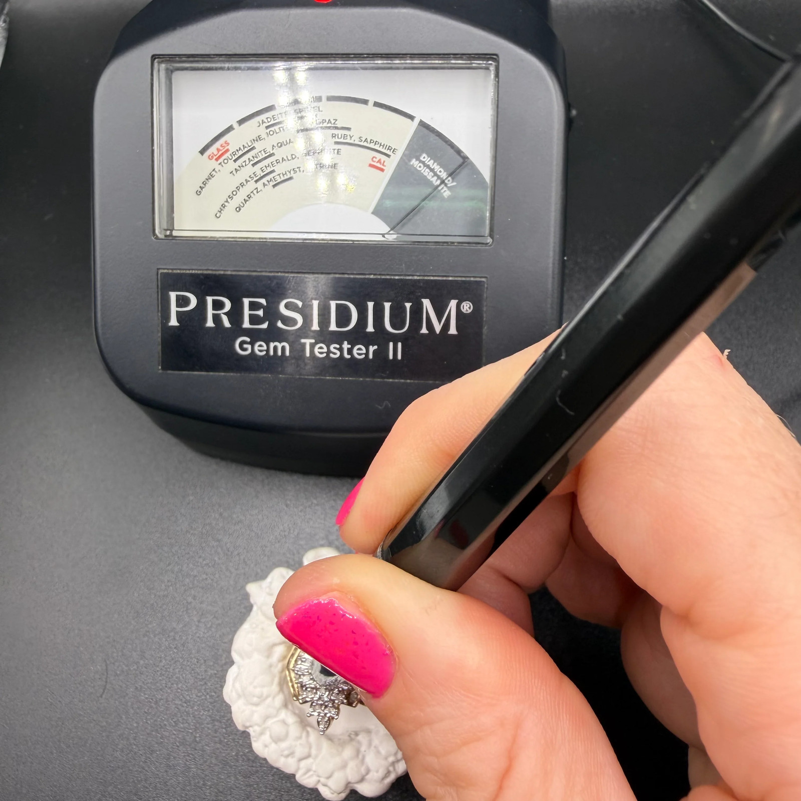 Solid 10K Yellow Gold Ring with Diamond Cluster S… - image 11