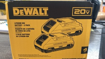2 New Dewalt 20V Volt Max  DCB240 4.0Ah Lithium Ion Batteries Li-ion DCB240-2