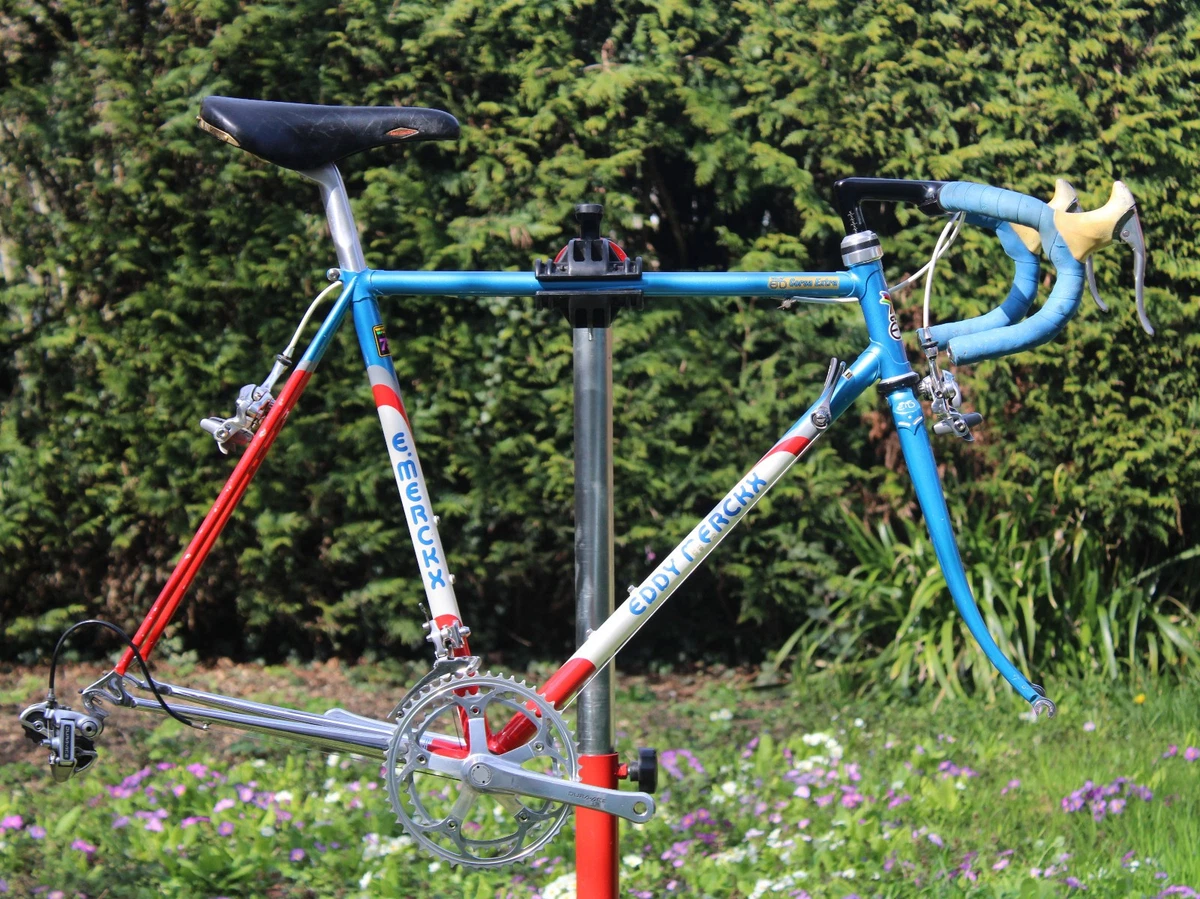 Vélo singlespeed au look Old School avec un cadre Eddy Merckx | Vélo