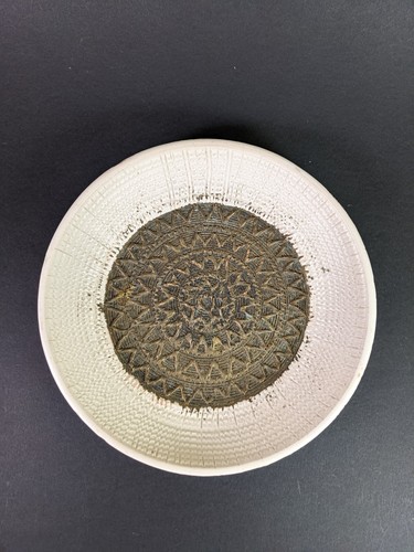 Vintage Made in Italy Art Pottery Platter Mid Century Metallic Medallion 9.5" - Picture 2 of 9