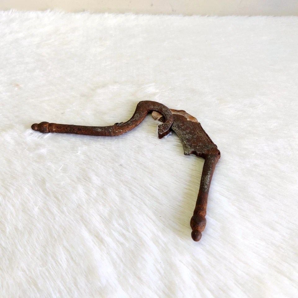 19c Vintage Iron Betel Nut Cutter Rich Patina Old Decorative Collectible I562 - Image 4 of 4
