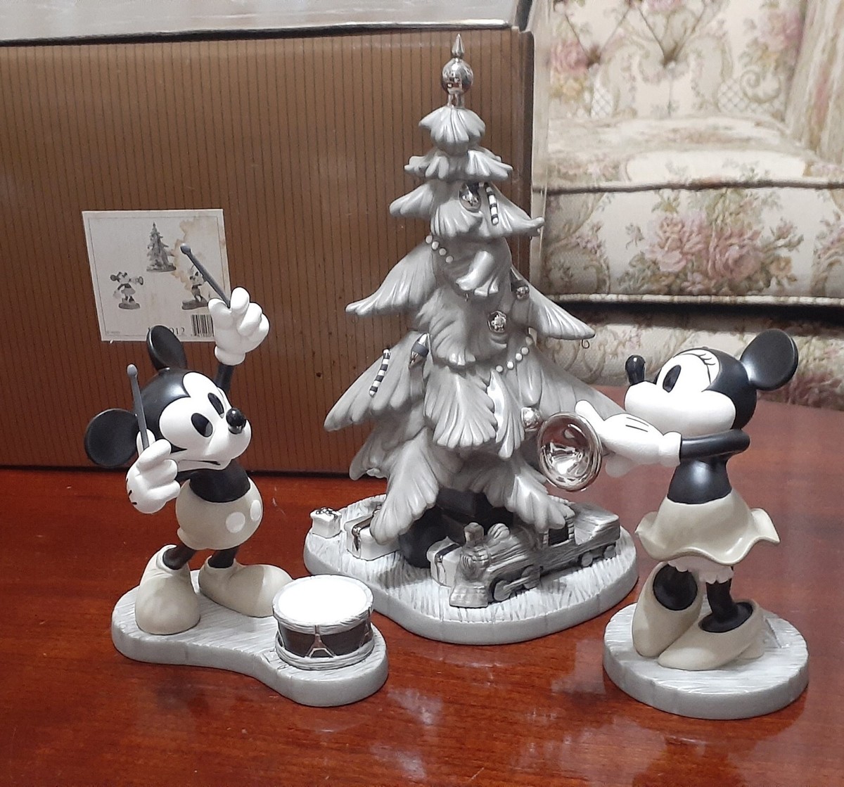 Disney~WDCC~MICKEY'S ORPHANS~HOORAY FOR THE HOLIDAYS!~46207