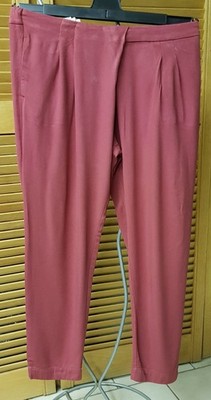 Hose   Gr. 36   Farbe: ca. beere s. Foto   Marke: United Colors of Benetton