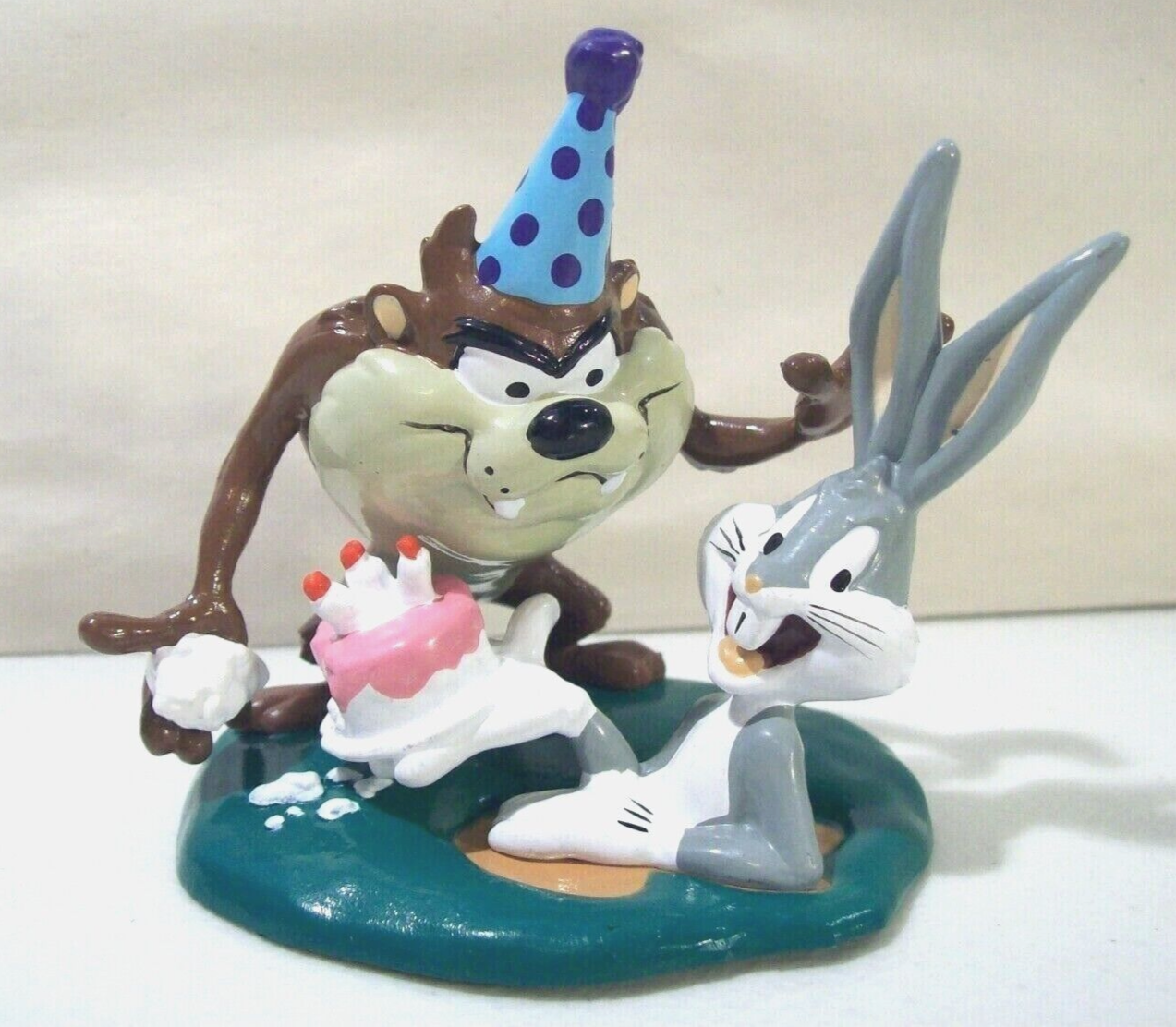 Looney Tunes Birthday Cake Bugs Bunny and Taz PVC Figure by Applause