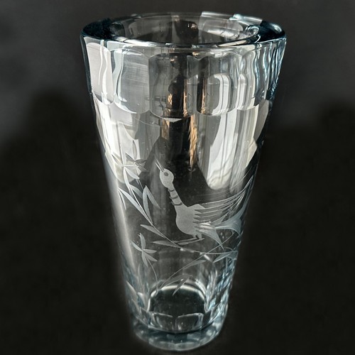 ORREFORS / Bohemian ART GLASS Vase Etched Mythical Bird, Scallop Base /Top OLD - Picture 4 of 6