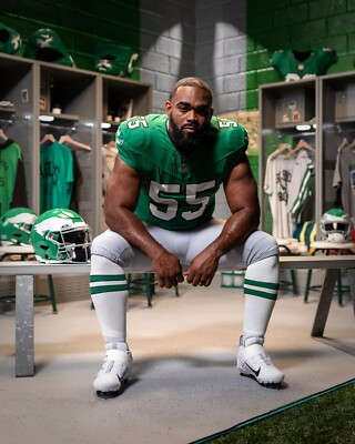 Brandon Graham Studio Pose Kelly Green Philadelphia Eagles 8x10 Football Photo