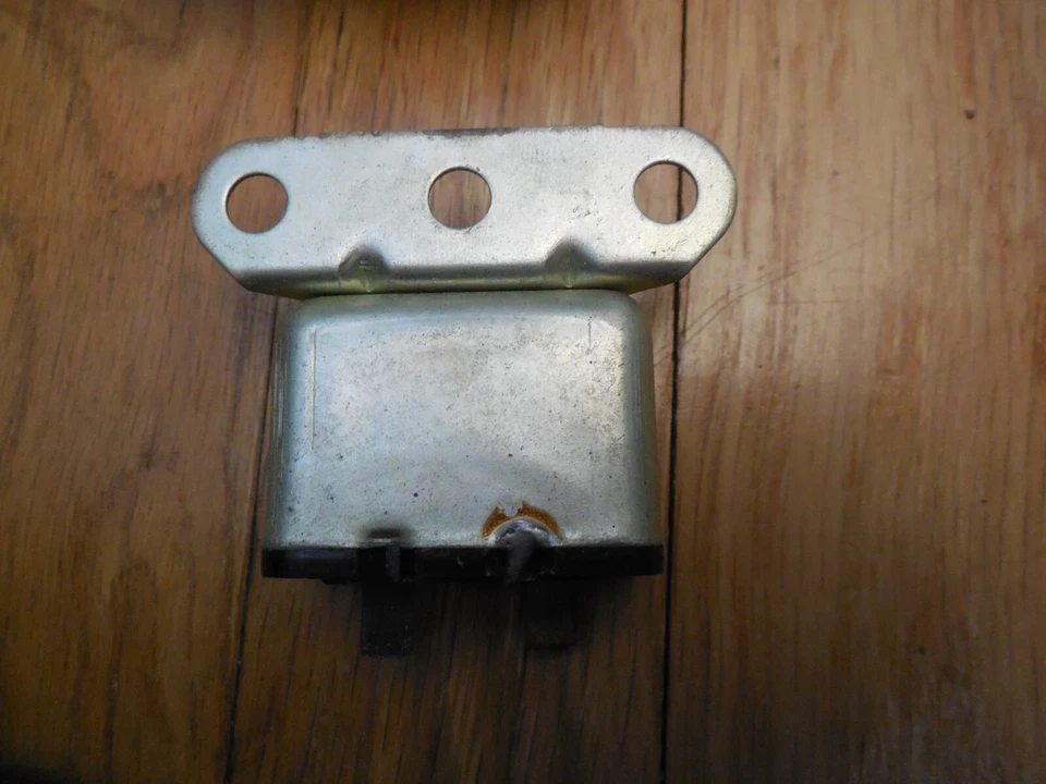 Relé de presión de aceite retardador Ford F500 F600 1957-1963 B7T-10800-A NOS Foto 3 de 3