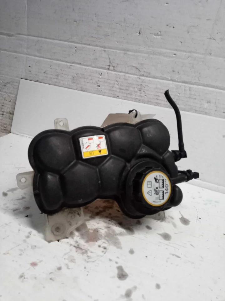 Used Engine Coolant Reservoir fits: 2017 Jaguar Xf  Grade A Foto 2 de 4