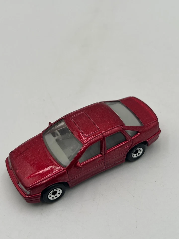 Matchbox MB22 Red Vectra Cavalier GSi 2000 1/59 Scale 1989 Vintage Macau in Box - Image 4 of 4