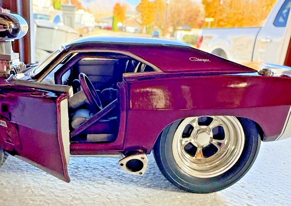 MUSCLE MACHINES 1:24 Dodge Charger 1969 R /T Diecast Car - Image 3 of 4