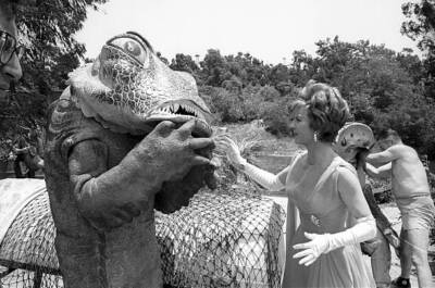 THE OUTER LIMITS Old TV photo Tourist Attraction 1963 Janet Blair 5