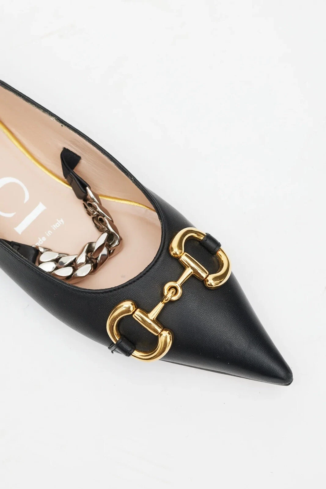 GUCCI Deva Chaussures plates en cuir nappa bout pointu, Horsebit avec chaîne argentée, 7US / 37EU
