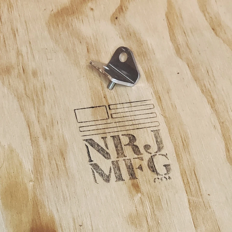 Bisagra de puerta de guantera de aluminio hecha en EE. UU. Chevy 88-94 GMC OBS C1500 Tahoe Suburban Foto 2 de 4