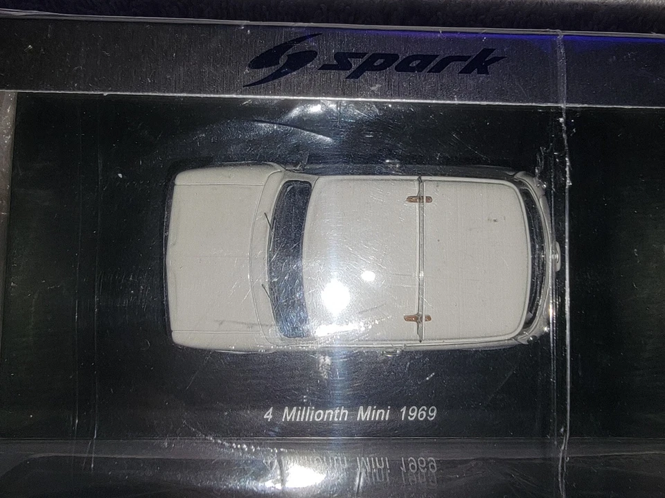 Spark 1969 Mini 1275 GT 4 Millionth Mini White Boxed & Sealed - Image 4 of 4