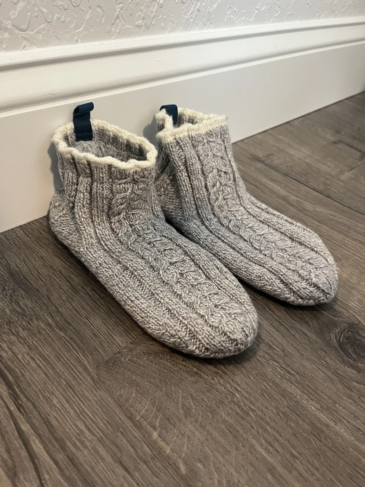 Bombas Gripper Slippers House Shoes Socks Size XS (5-6.5) Gray Cable Knit Ankle