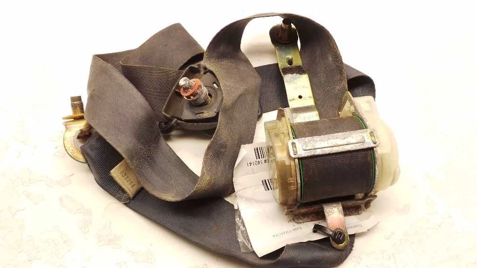 Toyota 1988 camioneta cabina extendida lado del conductor conjunto de cinturón de seguridad delantero Foto 3 de 4