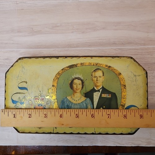 Vntg Comm Tin Of Queen Elizabeth II & Prince Phillip, Duke Of Edinburgh 1953 - Picture 11 of 13